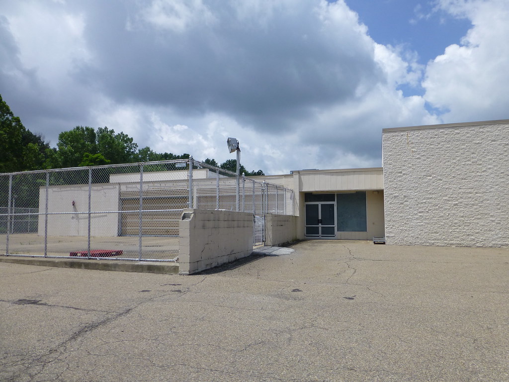 Pittsburgh Kmart 3529 996 West View Park Drive, Pittsburg… Flickr