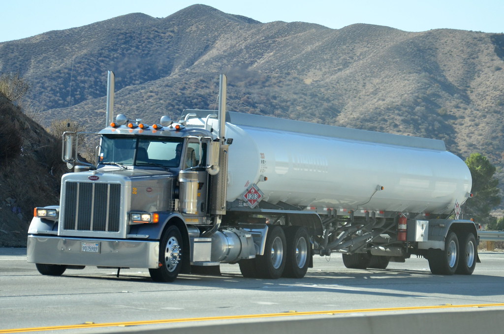 PETERBILT BIG RIG FUEL TANKER TRUCK (18 WHEELER) Navymailman Flickr