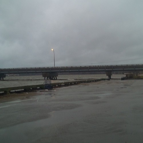 Water very close of going over the wharf in Bouctouche. L'… Flickr