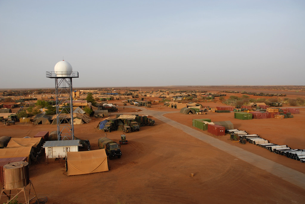 Vue de la base camp militaire des forces françaises à Ga… Flickr