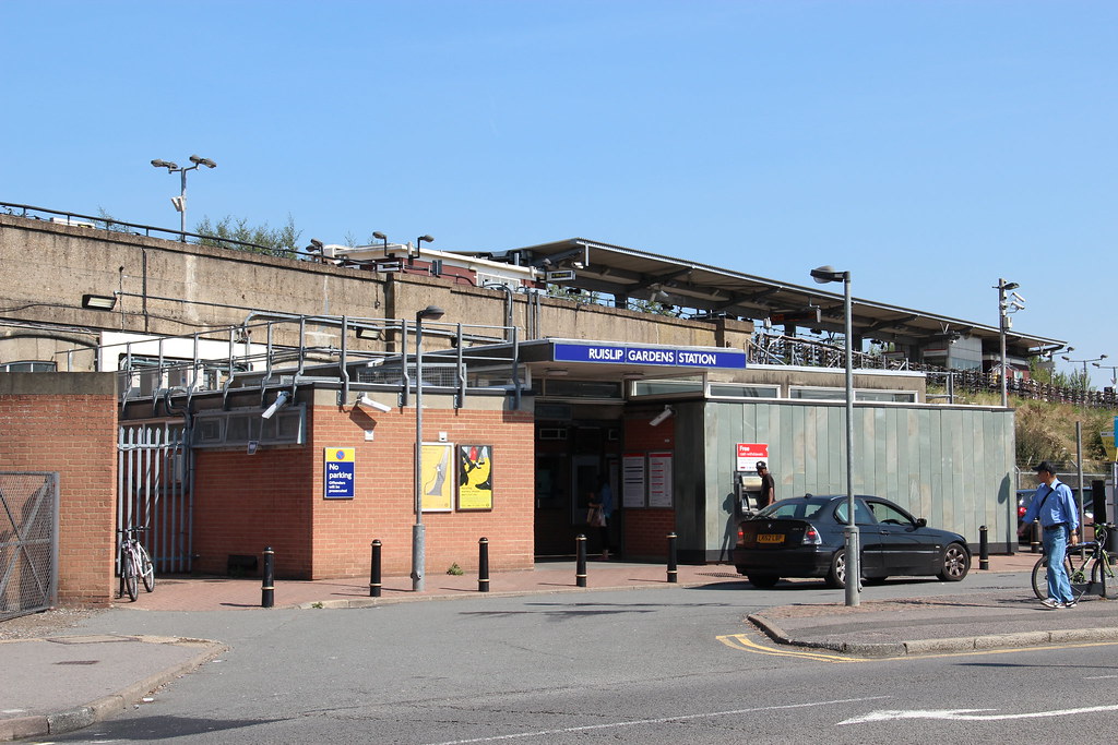 Ruislip Gardens Station & platform Opened in 1948 by Londo… Flickr