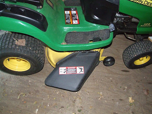 image John Deere 125 with 42" mower deck Contact Buddy … Flickr