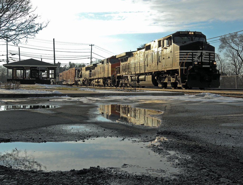 NS,H68,NS9589,east,ReadingLine,Rt100Xing,park,Macungie,PA.… Flickr