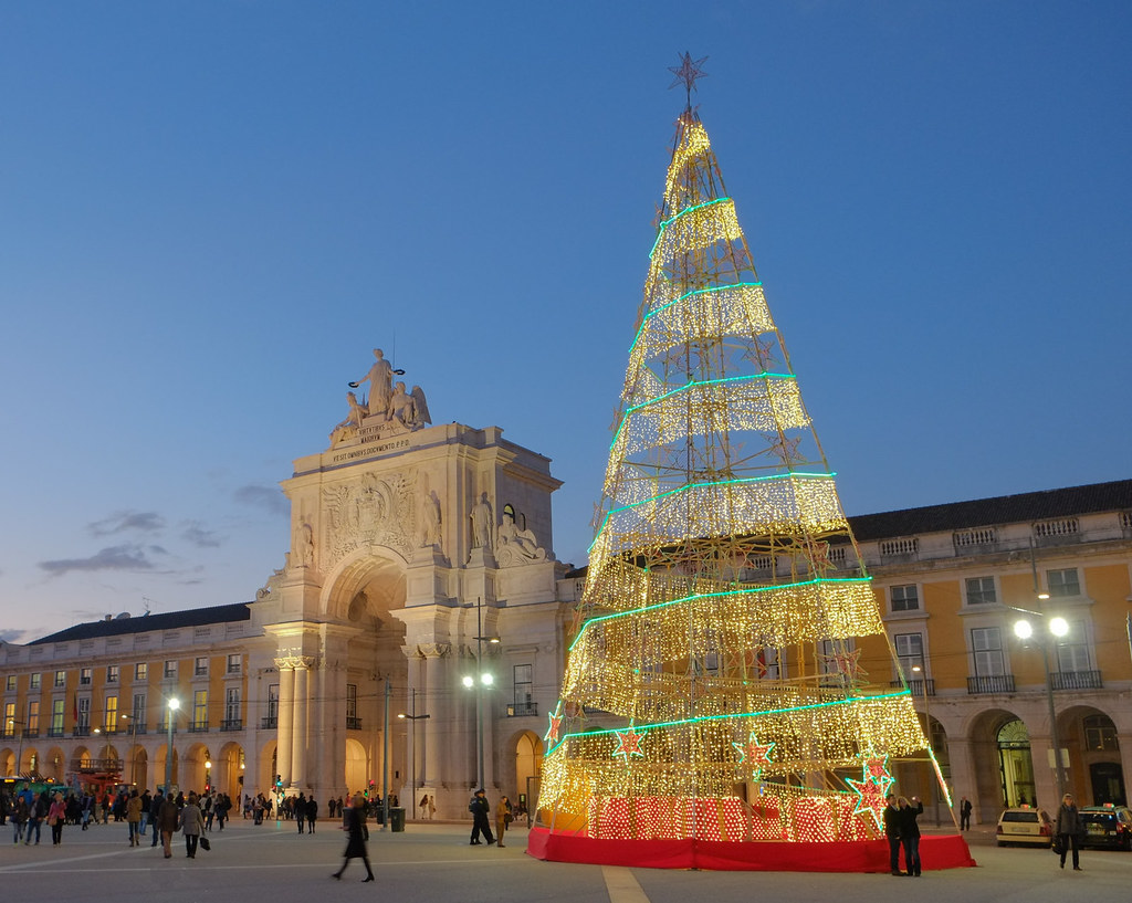 christmas in lisbon big Christmas tree in Praça do Comérci… Flickr