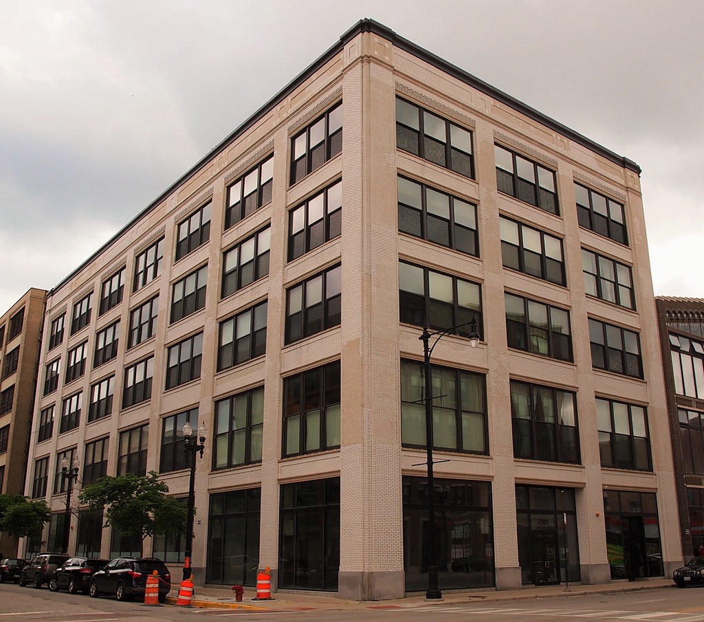Cadillac Dealership The dealership at 2301 S. Michigan Ave… Flickr