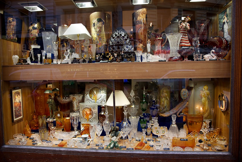 Bohemia Crystal and Glass Shops Everywhere in Prague Old T… Flickr