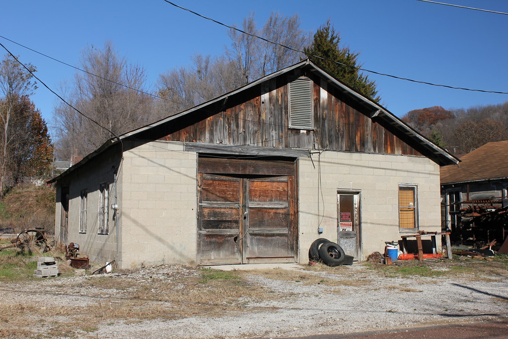 Garage Rushville, MO Tom McLaughlin Flickr