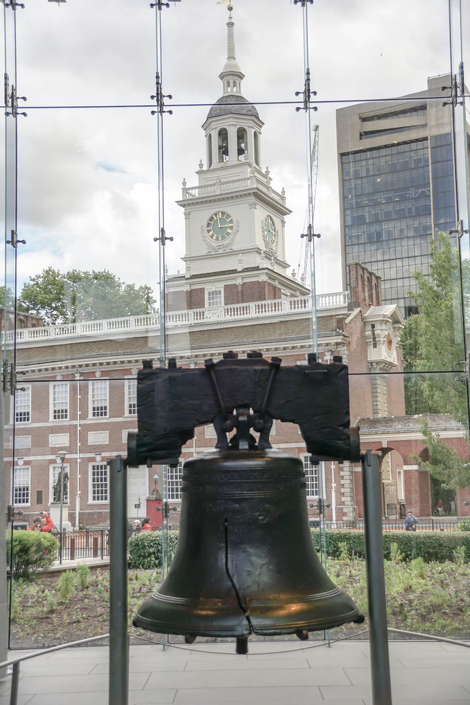 Liberty Bell The Liberty Bell with Independence Hall in th… Flickr