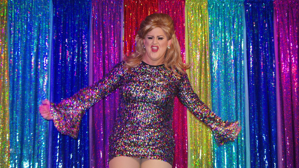 043crpfwl Drag queen Miss Conception performing at Woody's… Flickr