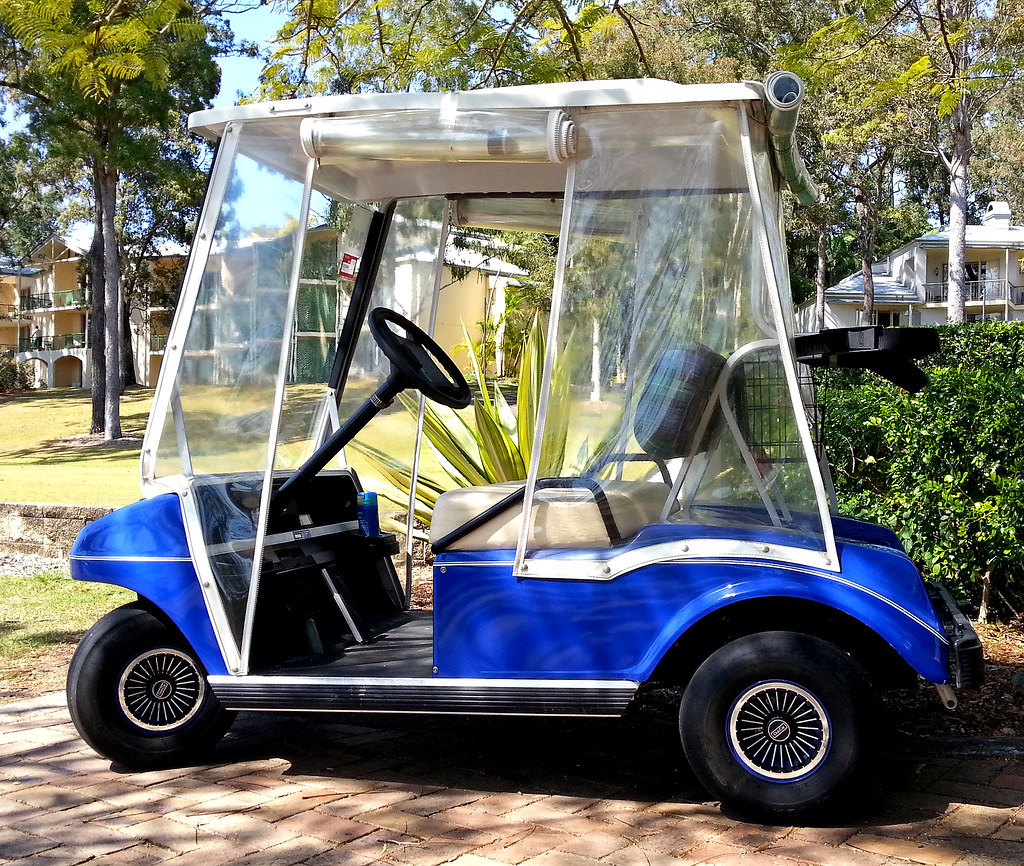 Out and about at Sanctuary Cove Golf buggies are the prefe… Flickr