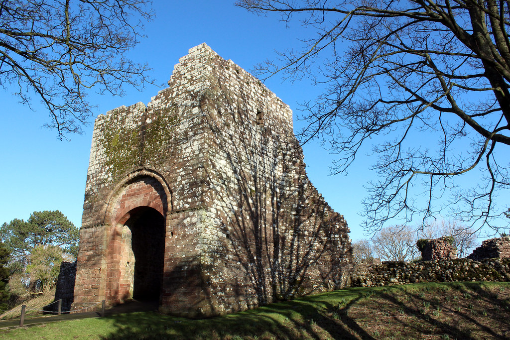 Egremont Castle The West entrance of Egremont Castle stand… Flickr