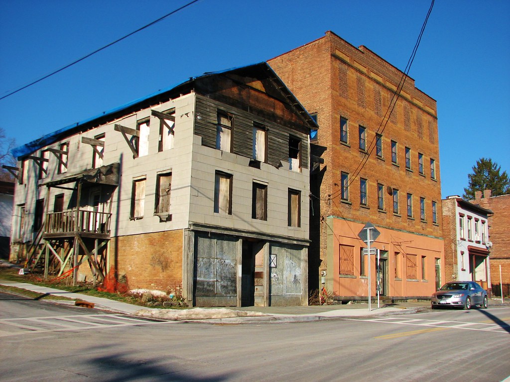 ABEEL STREET KINGSTON NY DEC 2013 View of some old vacant … Flickr