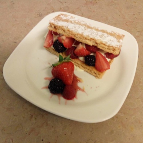 Dessert du jour Feuilleté de fruits rouge, crème légère v… Flickr