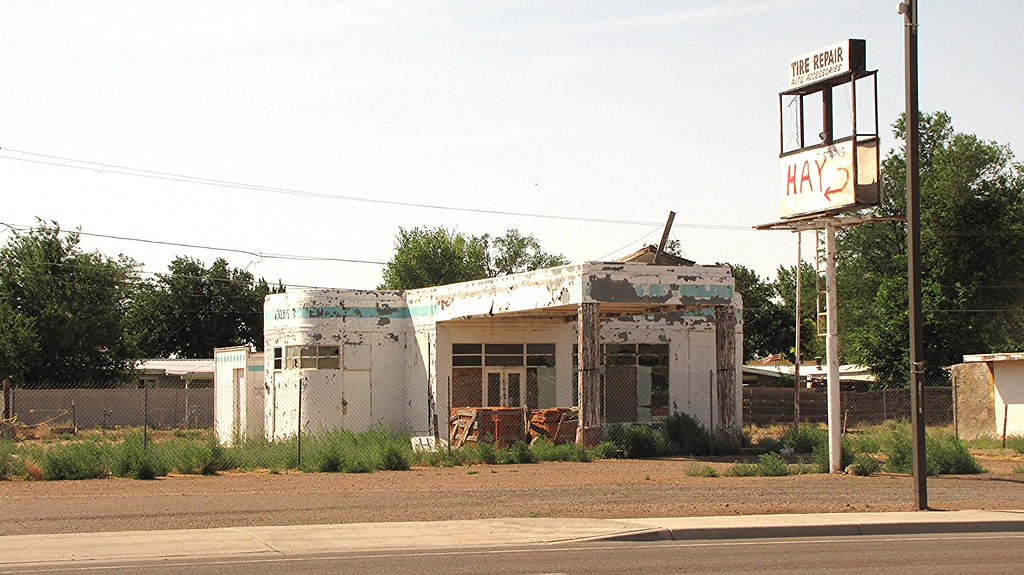 SX10IMG_12525 Holbrook, AZ—JUL 3, 2013 Former gas station… Flickr