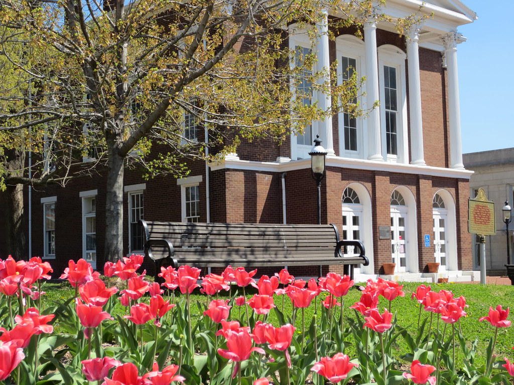 Boyle County Courthouse Danville, Kentucky Spring flower… Flickr