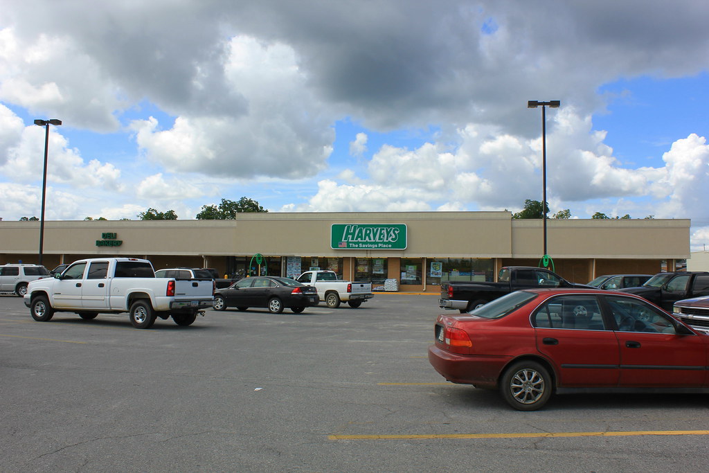 Harveys 2395 Located in Baxley, Former WinnDixi… Flickr