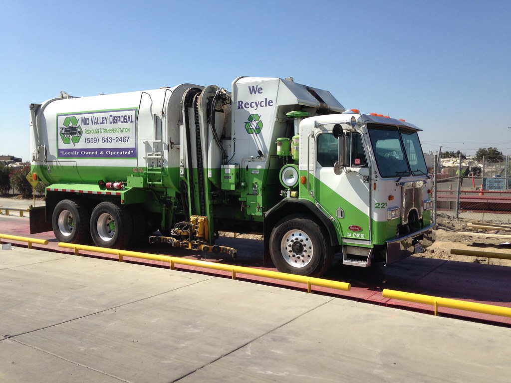 Mid Valley Disposal Amrep An original Mid Valley Truck! Th… Flickr