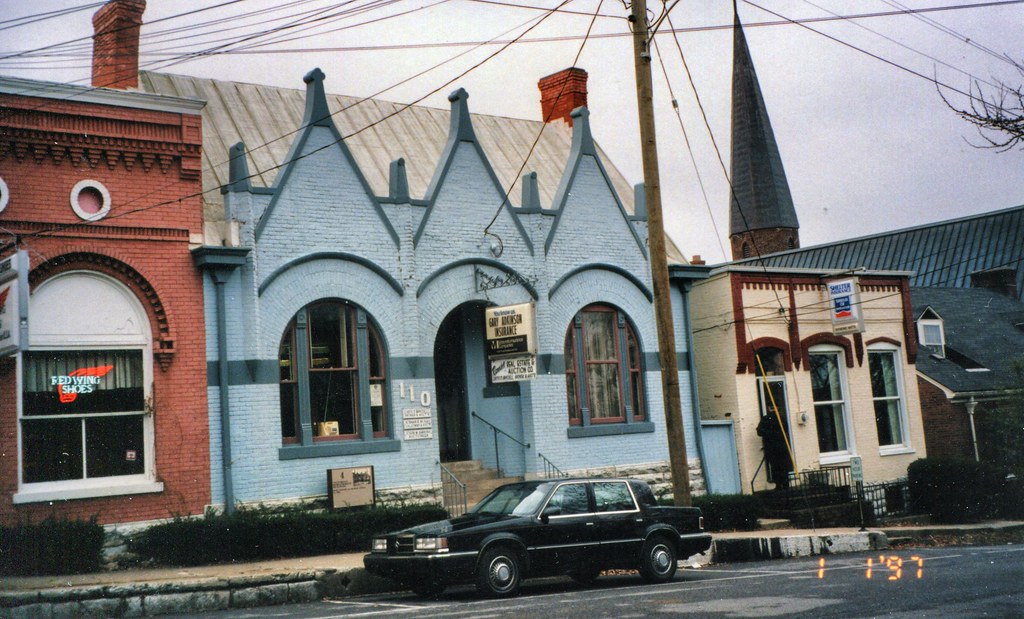 Une plume dans les nuages (Harrodsburg Kentucky Former City Hall and