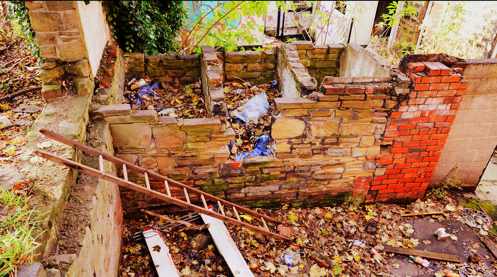 IV Pub IV Pub, Commercial Road, Kirkstall...… Mark's