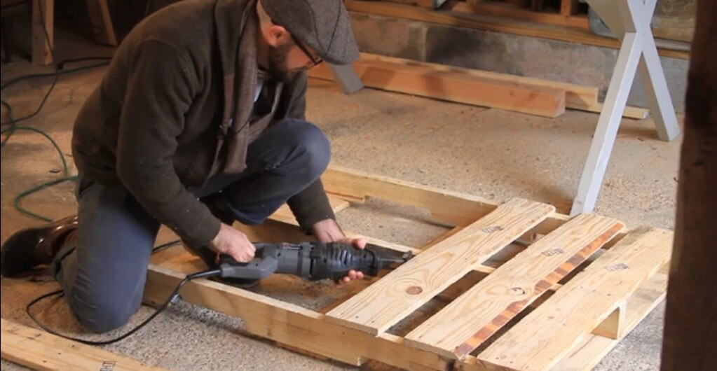 Sawzall Cutting Wood Pallet Feel free to use this photo on… Flickr