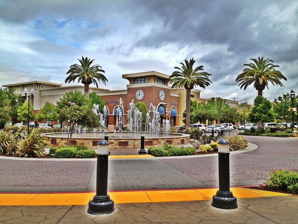 321/365 Fountains At Roseville fountain roseville hdr… Flickr