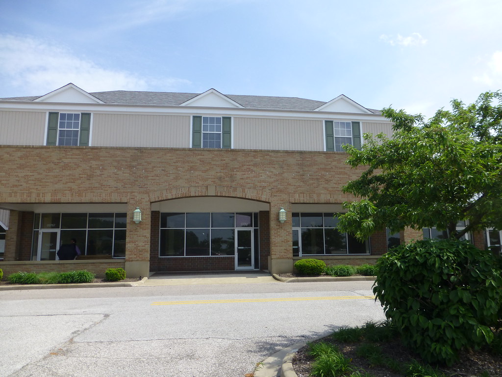 Meadowbrook Market Square in Bedford, Ohio Former Mattress… Flickr