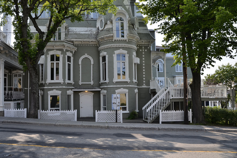Résidence le Château Grandville à RivièreduLoup. Flickr