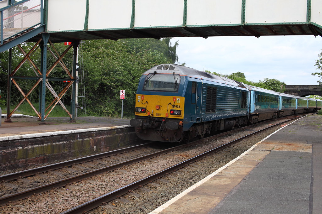 Train stopped at Helsby Station on route to Manchester fro… Flickr
