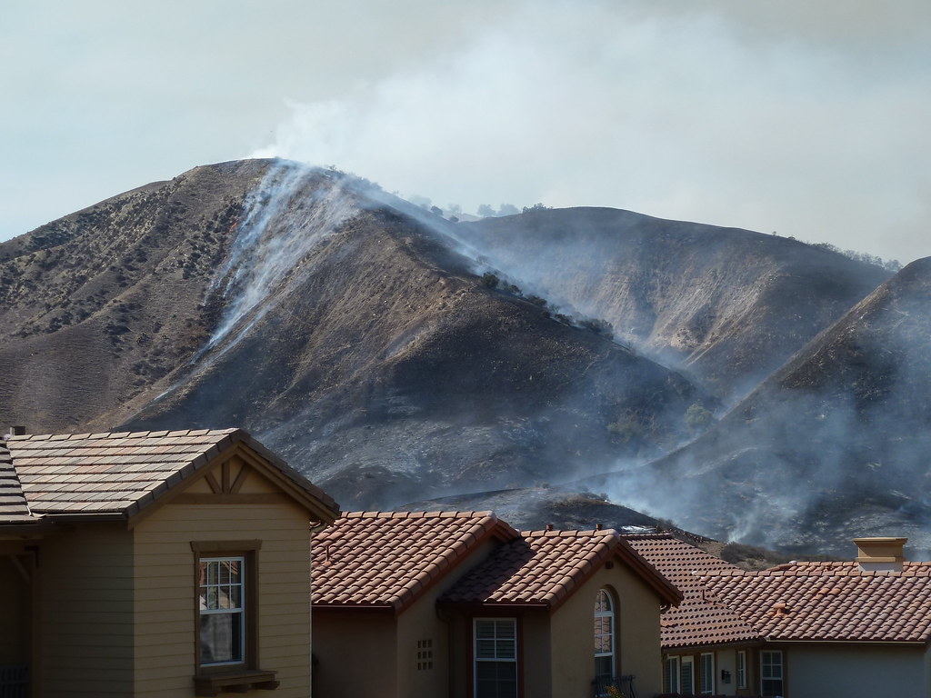 Calabasas fire near freeway Fire started from a bus fire/c… Flickr