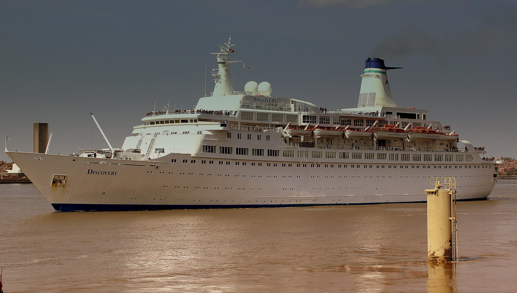 MV DISCOVERY DOCKING AT THE LIVERPOOL CRUISE TERMINAL RIVE… Flickr