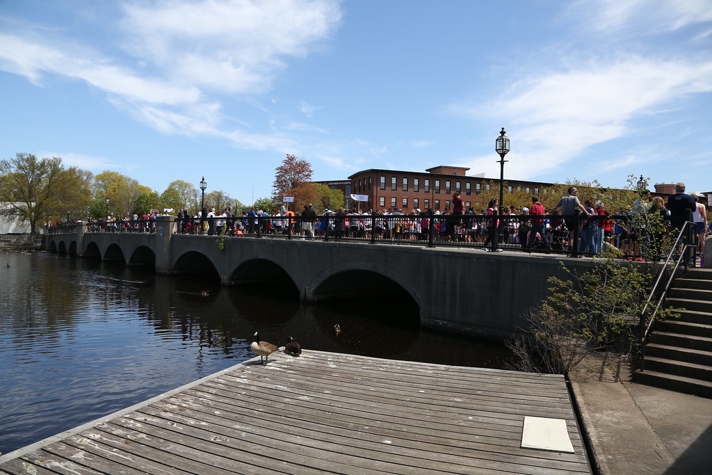 2N5A0321 Moody Street 5k (5/5/13) Waltham M.A. Daniel James Films