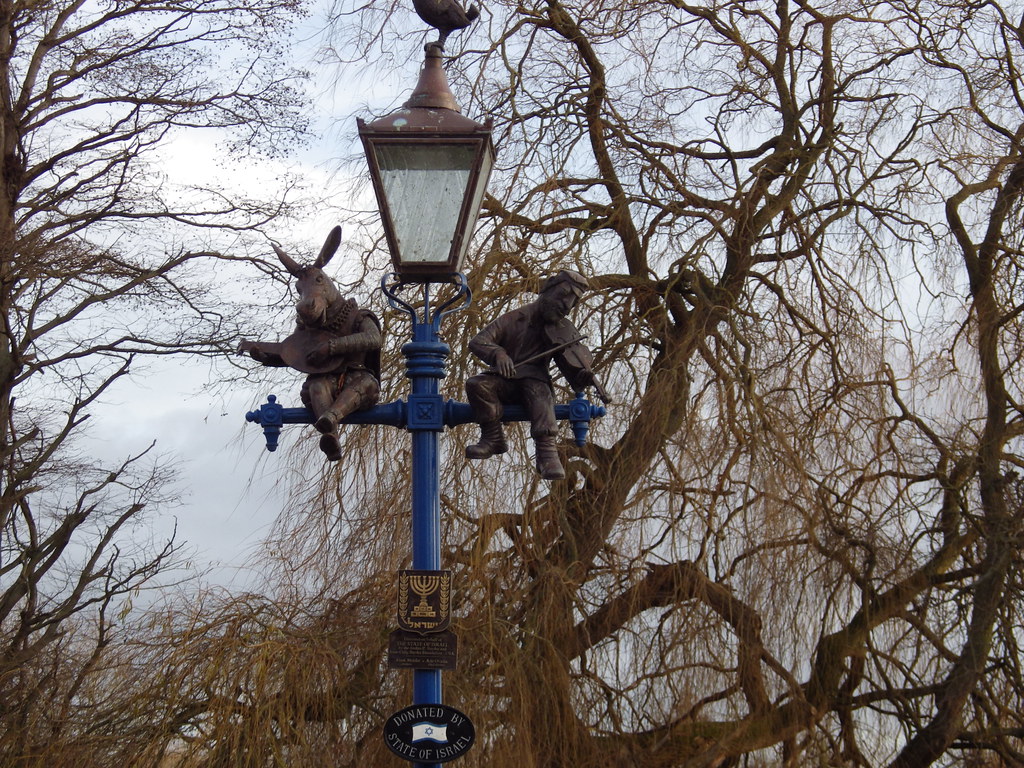 Lamp post, StratforduponAvon ElaineLouise Flickr