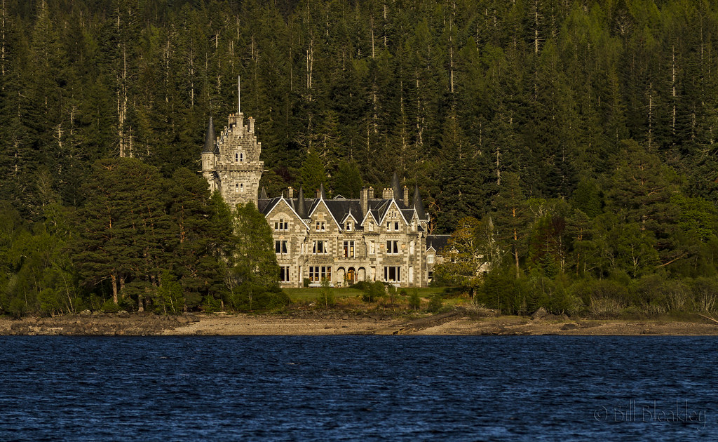 Shades of Grandeur Ardverikie House from Loch Laggan. I mu… Flickr