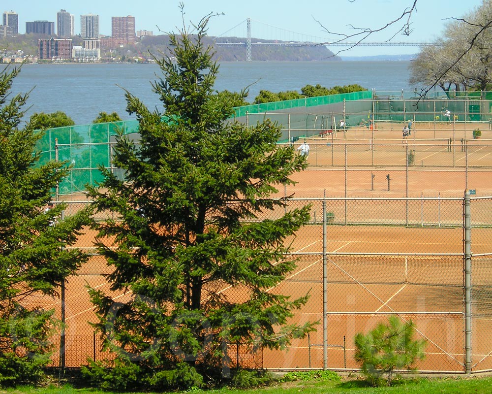 Riverside Clay Tennis Courts on the Hudson River, New York… Flickr