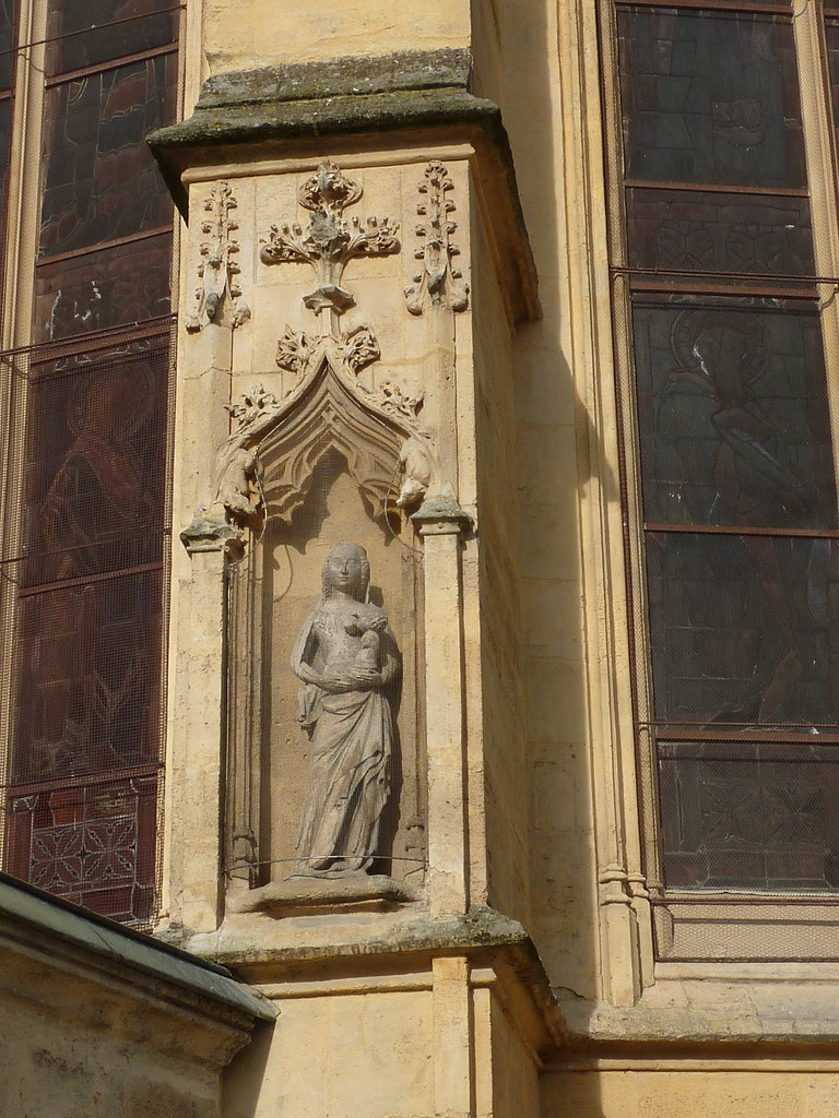 Bordeaux, église Ste Eulalie Statue de la vierge allaitant… Flickr