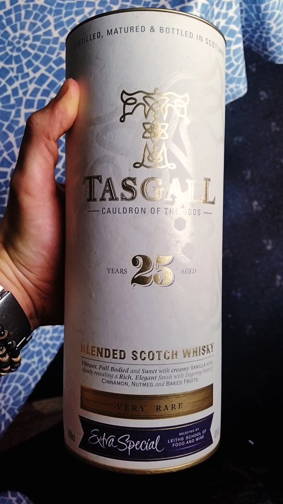 ASDA Extra Special Tasgall Whisky 25 Year Old Blended Sc… Flickr