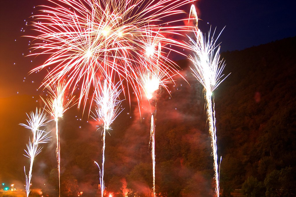 Fireworks at the river Meuse Jasper Zondervan Flickr