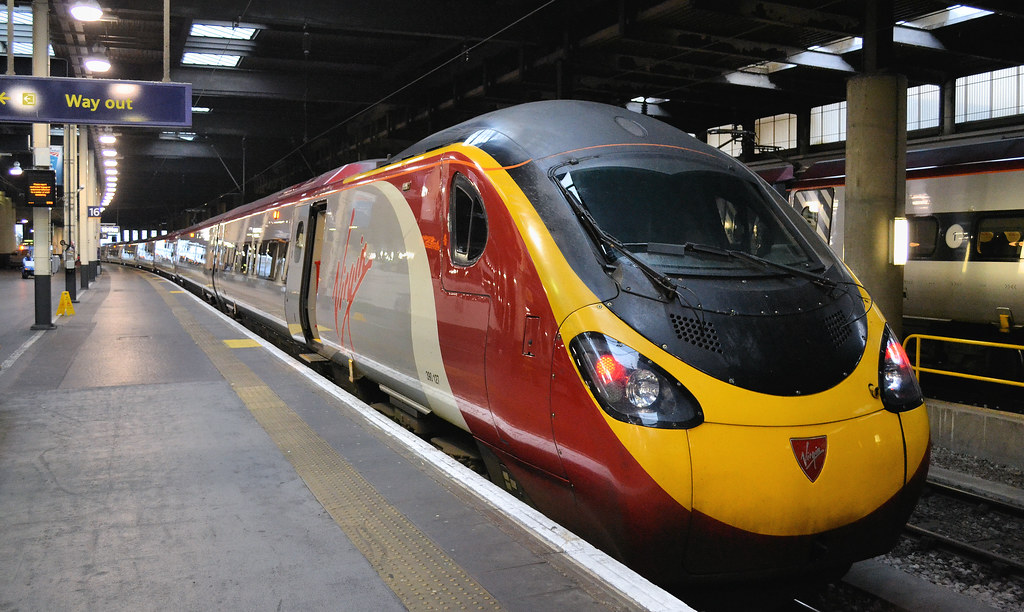 Virgin Buccaneer 390127 "Virgin Buccaneer" at Euston on 1s… Flickr