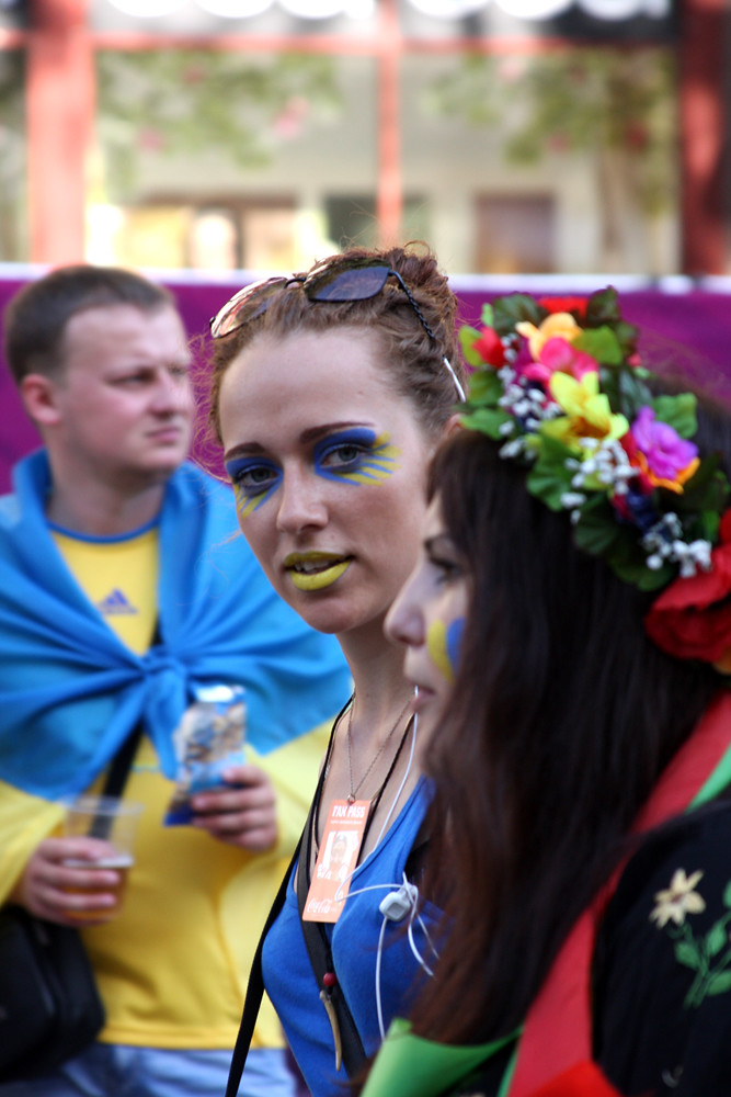 Ukrainian female football fans Fan Zone, Kreshchatyk, Kiev… Flickr