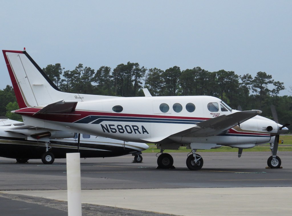 Gibson & Harrup Leasing Beechcraft King Air 90 N580RA View… Flickr