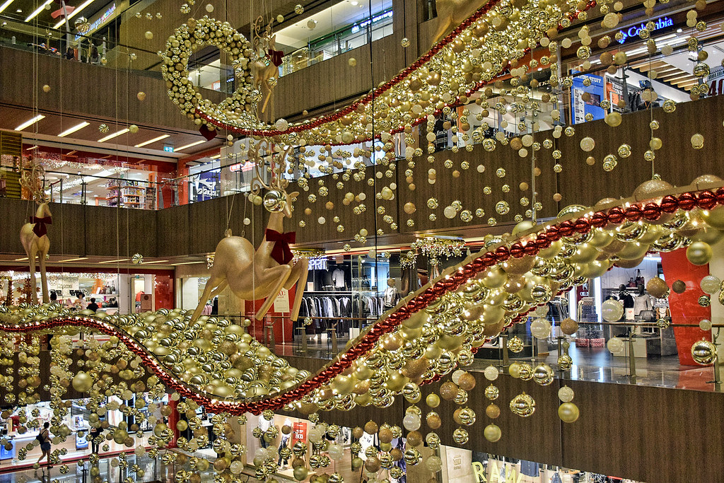 Paragon 3 Decorations at the Atrium 1 of Paragon shopping… Flickr