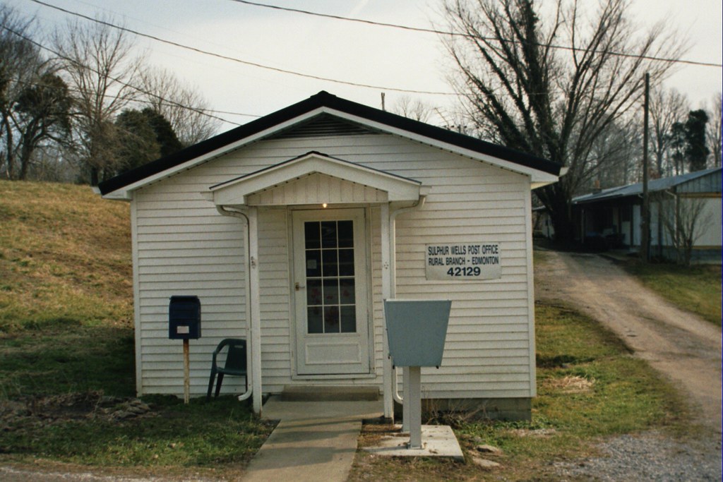 Sulphur Wells, Kentucky 42129 It closed permanently around… Flickr