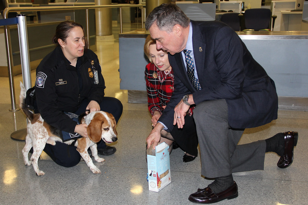 USCBP Commissioner Kerlikowske visits CBP workers at JFK I… Flickr