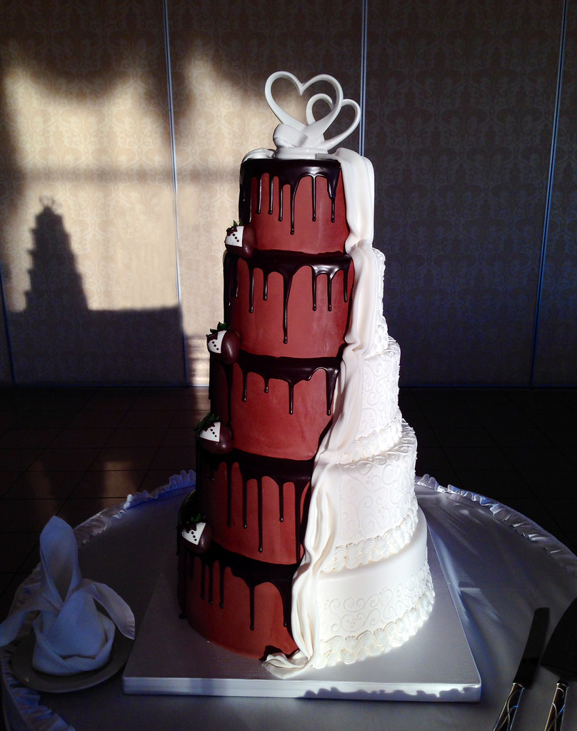 Half Chocolate Half White Wedding 900350 Extravagant Creative Cakes