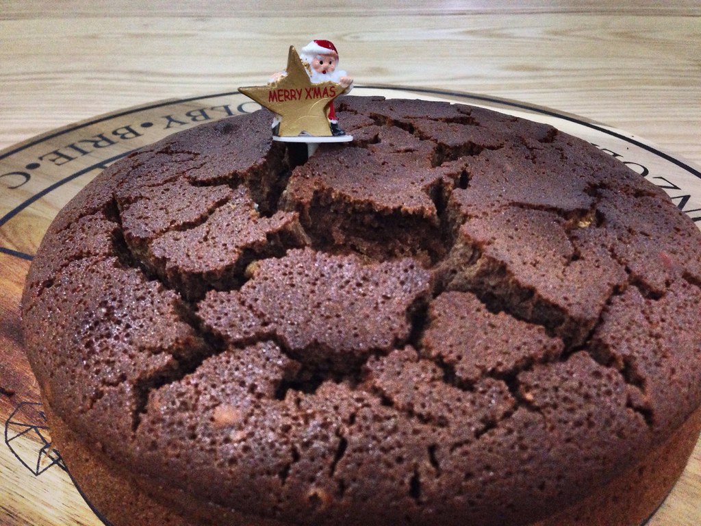 Santa on a cracked top Guinness cake. santa christmas g… Flickr