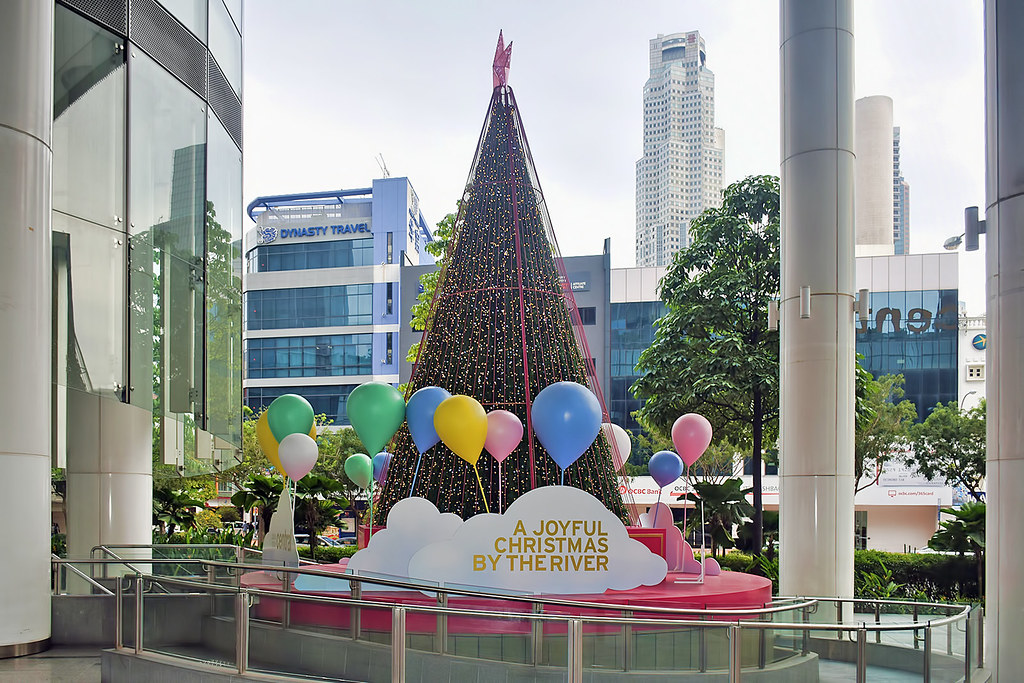 Central 2 Xmas tree and decorations at Central shopping m… Flickr