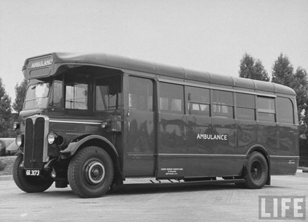 London Transport bus in service as an ambulance. Commander… Flickr