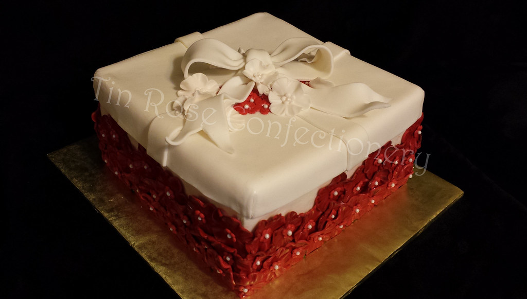 7 Red Flower Gift Box Birthday Cake Samantha Caudle Flickr