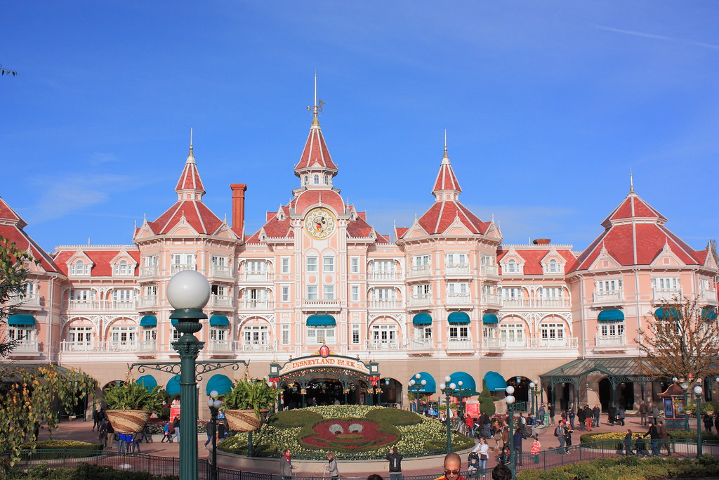 Entrée du parc Disneyland Entrée du parc Disneyland. Disne… Flickr