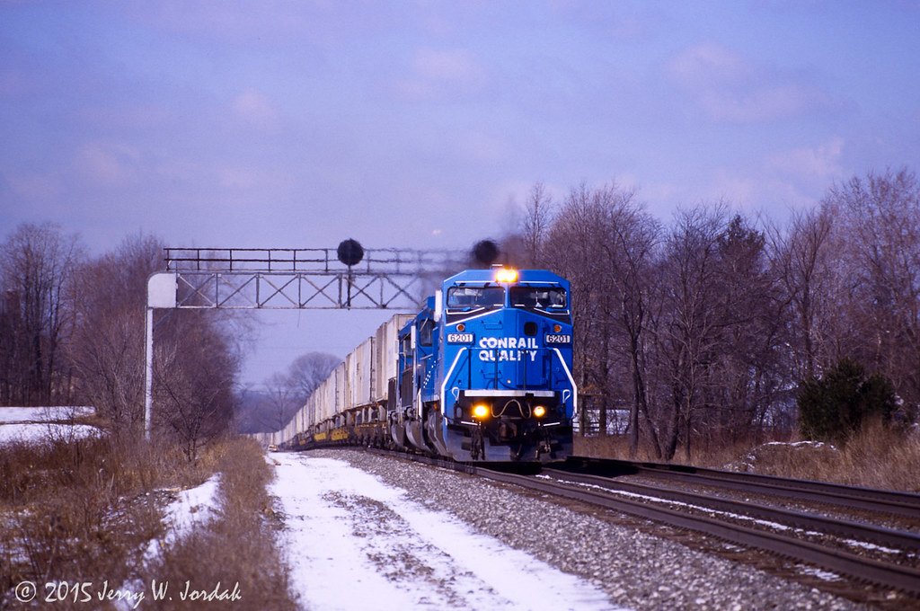 Mail train over the hill Conrail train MAIL4 crests the h… Flickr